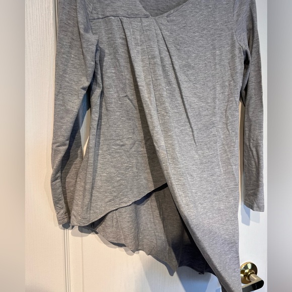 Venus Gray Long Sleeve - Size Medium - Picture 2 of 4